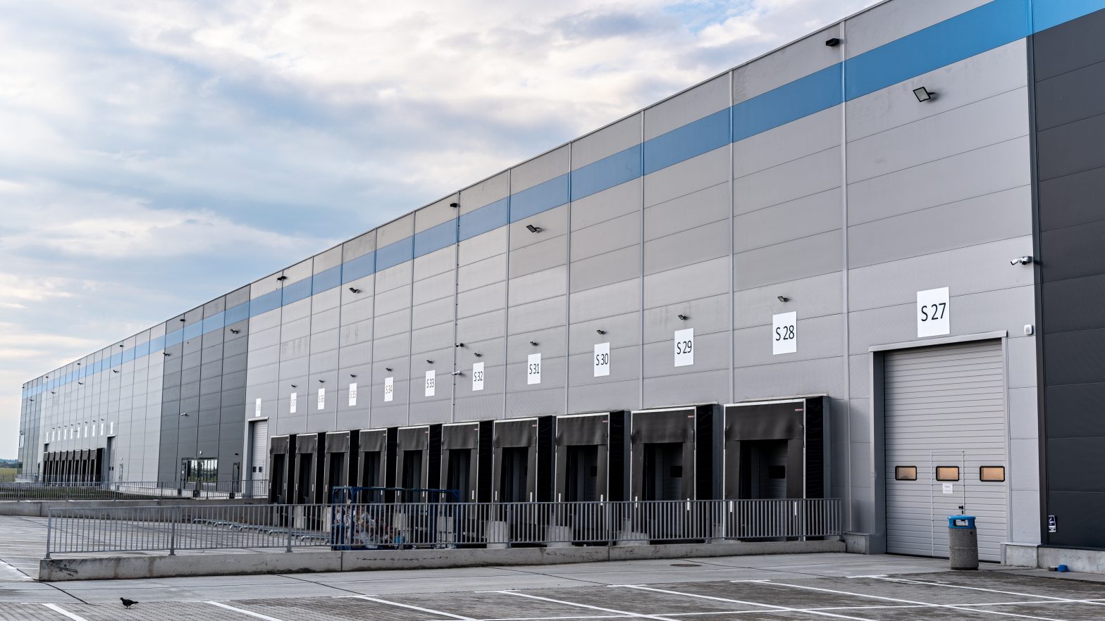 Hala din parcul industrial Eli Park 3. Vedere din exterior